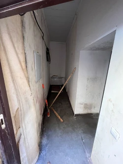 Право аренды помещения площадью 8,7 кв. м в Апраксином дворе.